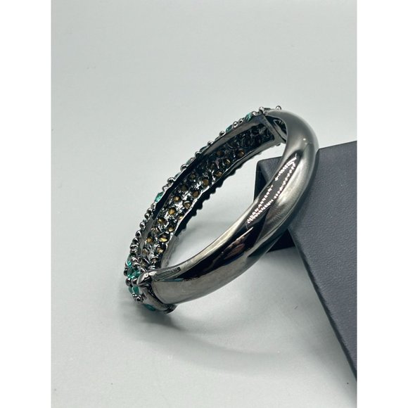 Designer Signed KJL Kenneth Jay Lane Hinged Clamper Bangle Green Crystals Pave - Picture 4 of 9